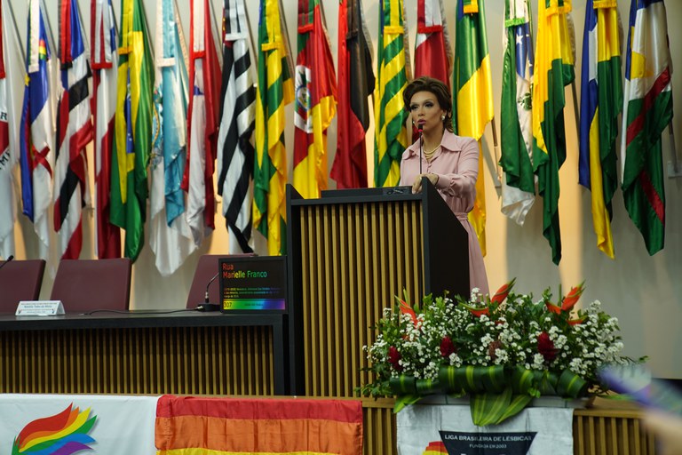 Rita von Hunty durante aula inaugural do curso de promoção e defesa dos direitos LGBTQIA+. Foto: Stéff Magalhães/MDHC