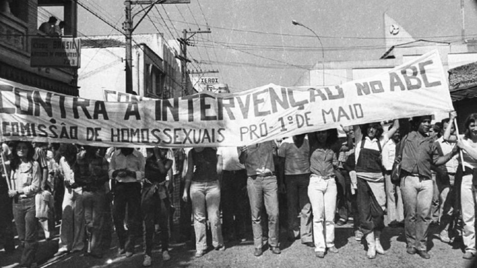 Grupo LGBTQIA+ em protestos do movimento operário, em plena ditadura militar brasileira. Foto: Comissão da Verdade