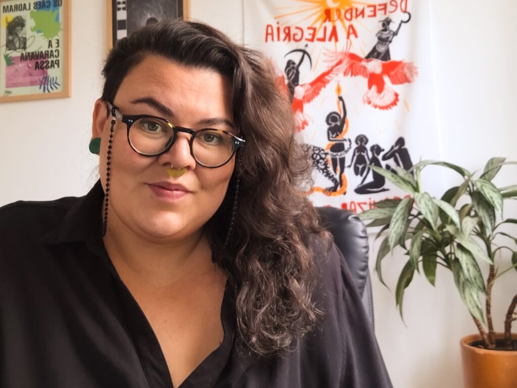 Jornalista lança guia e aponta falhas na cobertura da mídia sobre bissexuais