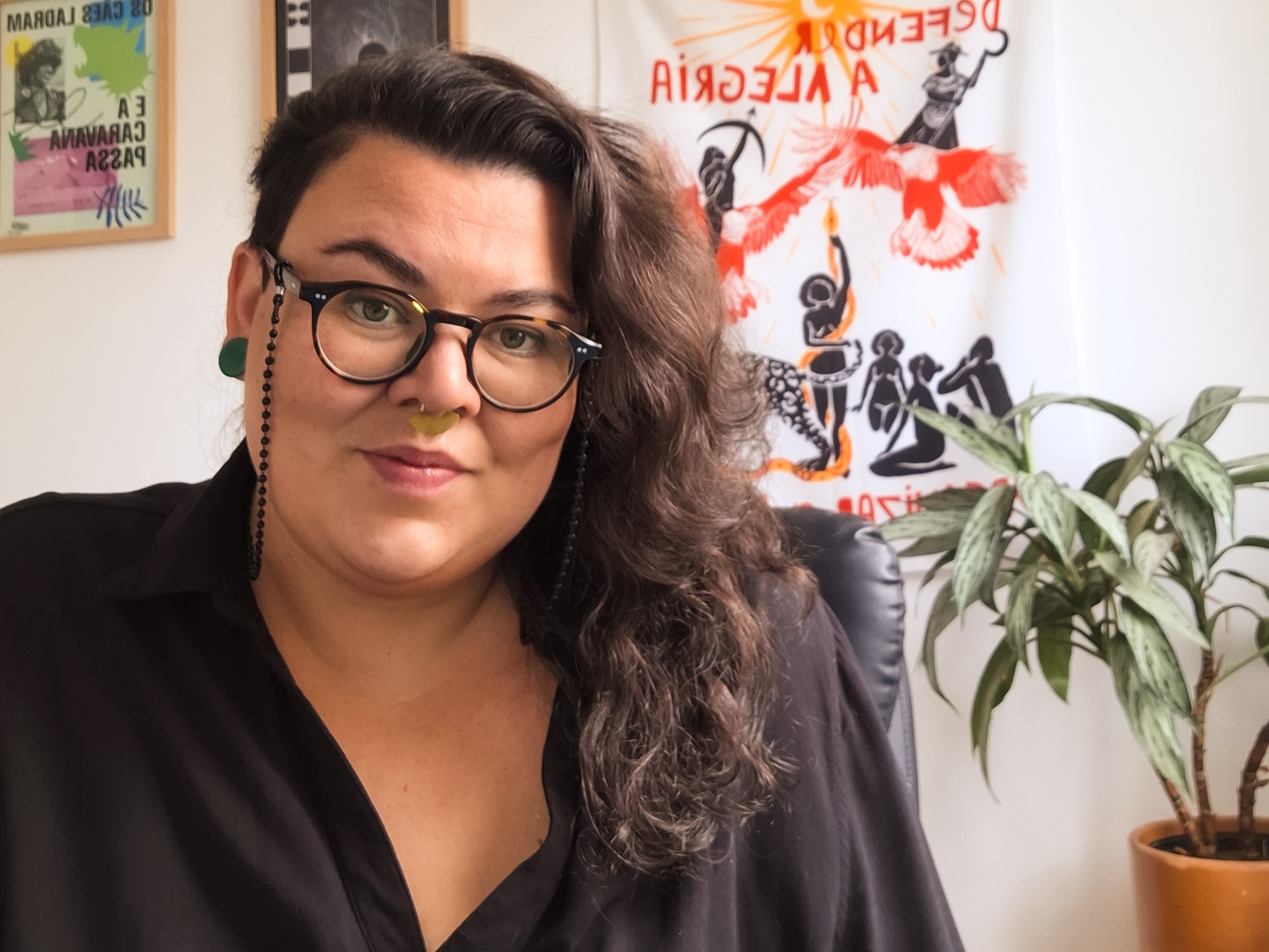 Jornalista lança guia e aponta falhas na cobertura da mídia sobre bissexuais